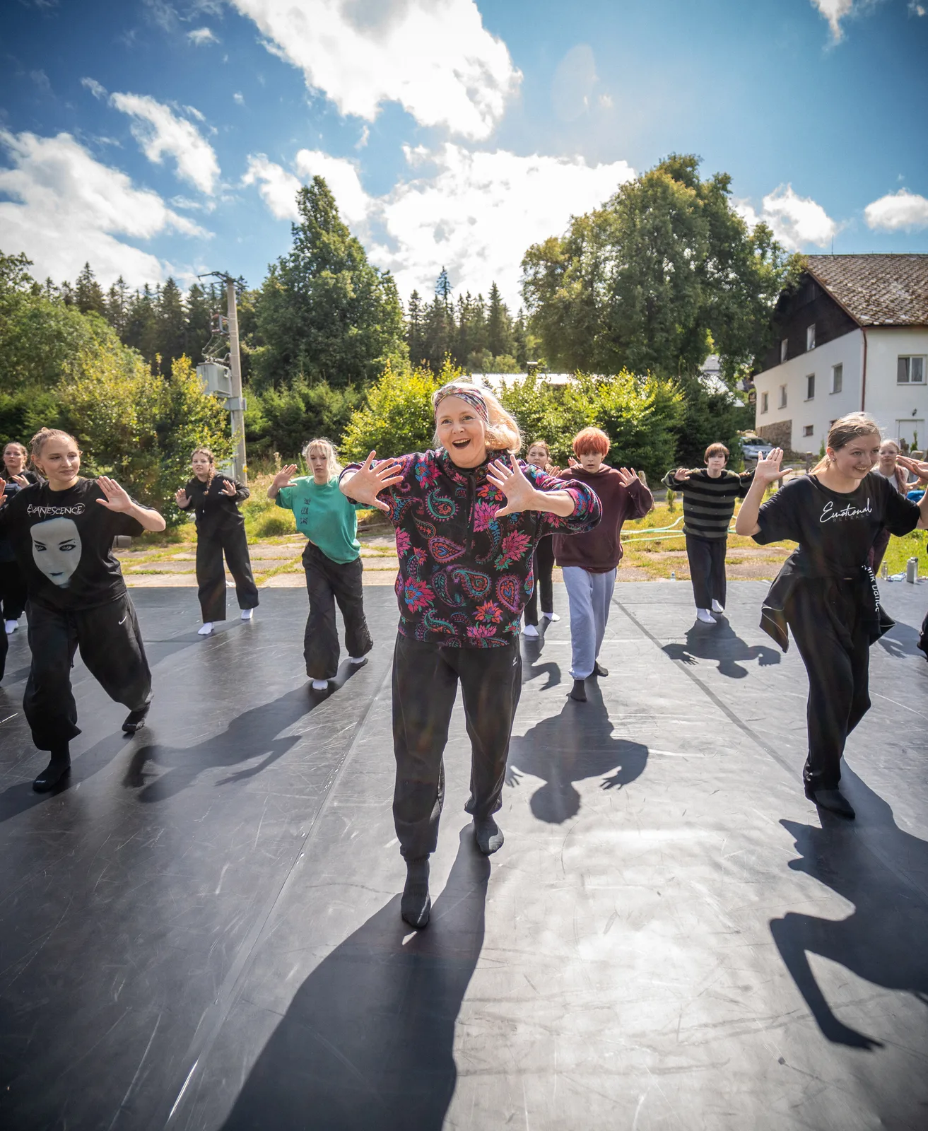 Ludmila Haut Čermáková s tanečnicemi D&D School