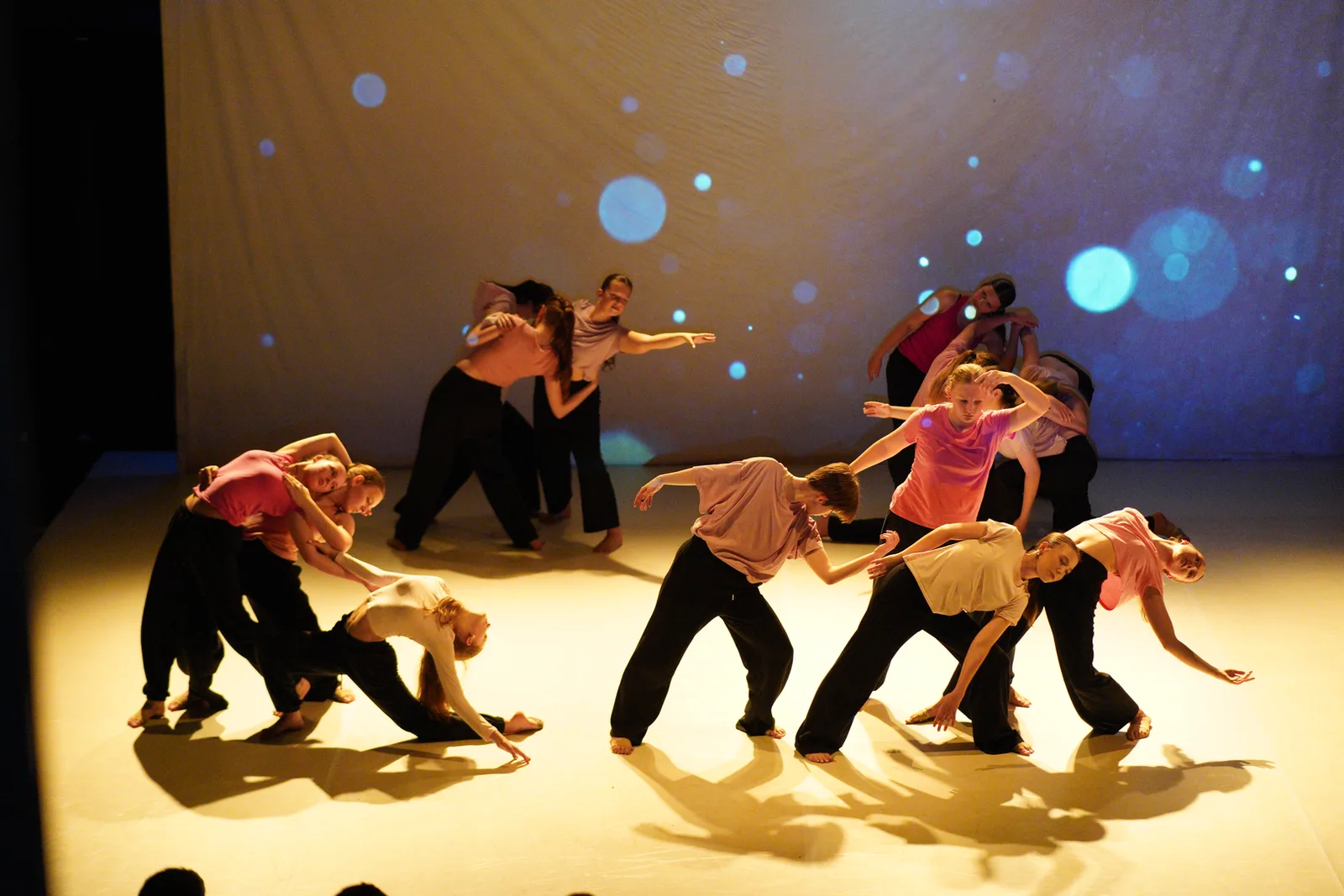 Tým Look Dance 13+ a 17+ při vystoupení
